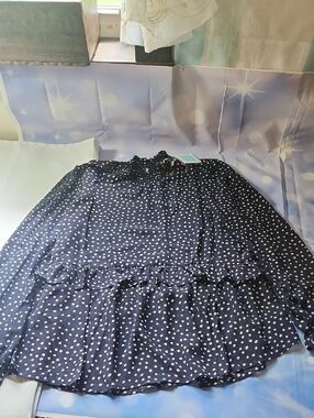 Women's Black Polka Dot Ruffle-Hem Blouse NWT Sz L